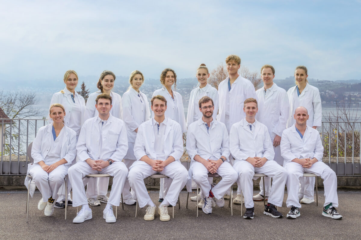 Assistentaerzte_Medizin_07112024 Teamwork und Karriere im Gesundheitswesen